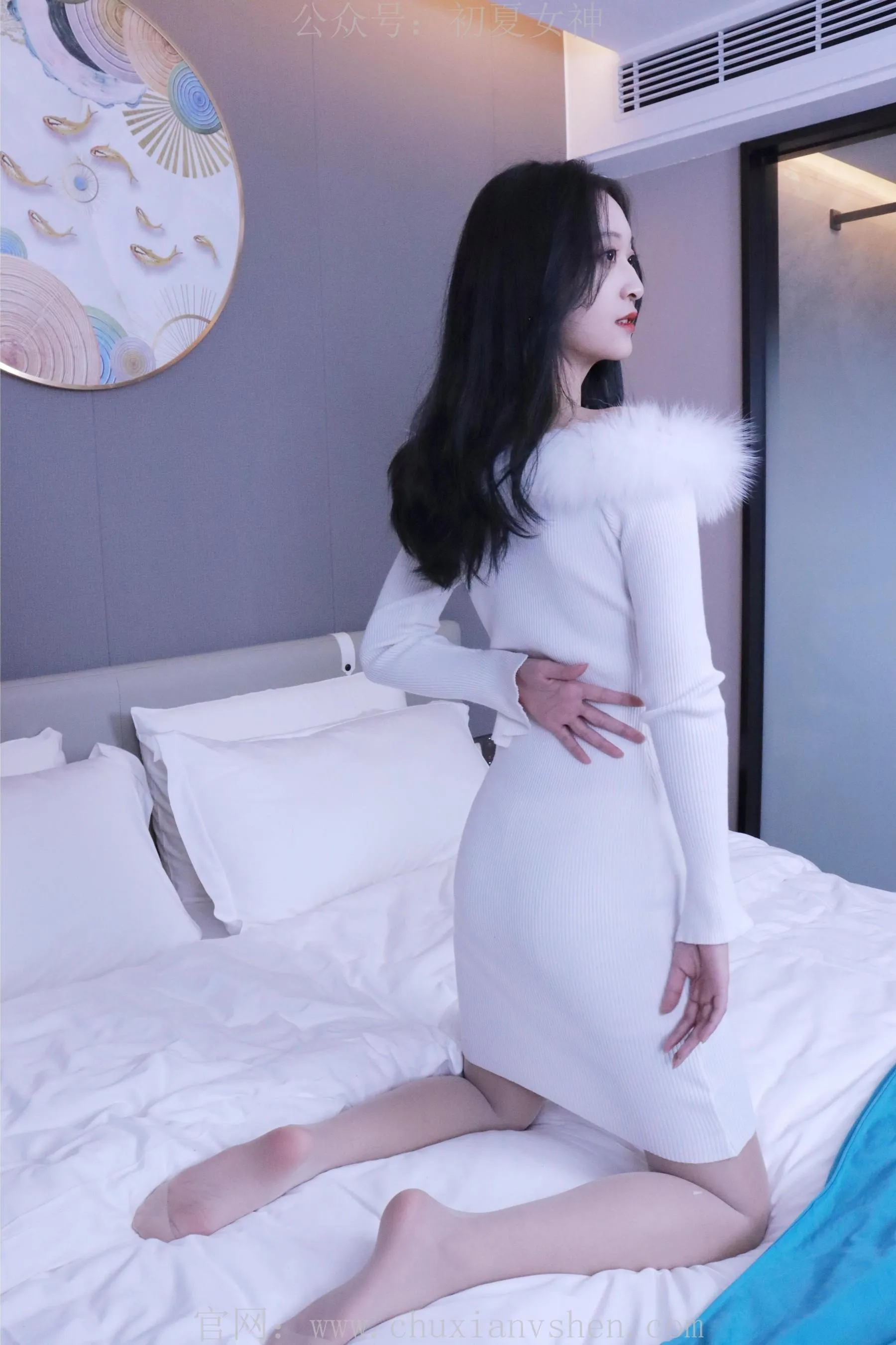 初夏女神 NO.010 依依 2022款白色毛领连衣裙搭白色短靴 [147P]插图7